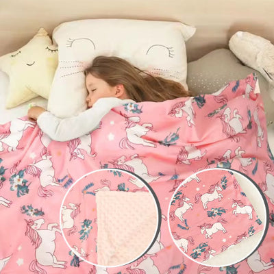 couverture bébé avec licorne rose - fille dort