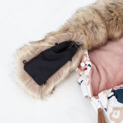 Image chancelière poussette multicolore - chancelière avec fourrure