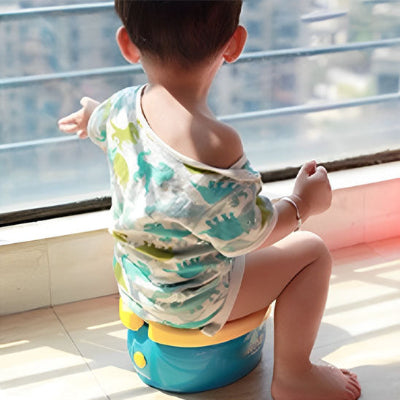 bebe sur pot bebe bleu